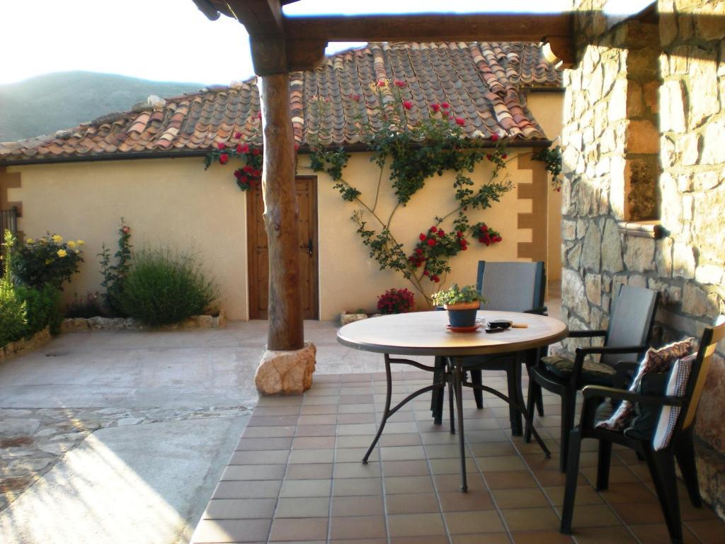 Hotel Los Arrenes De Tarancuena Bagian luar foto